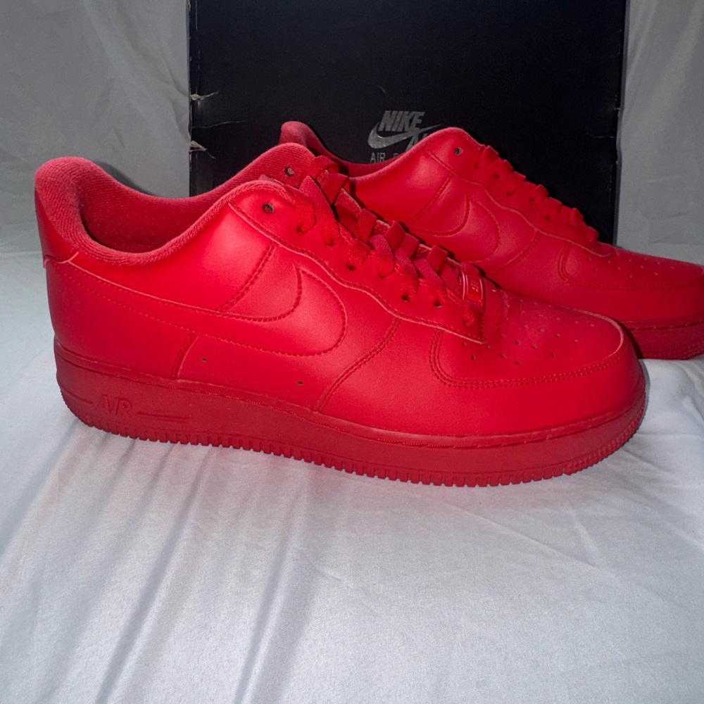 Nike Air Force 1 ’07 LV8 Triple Red Men’s Size 10 With Box